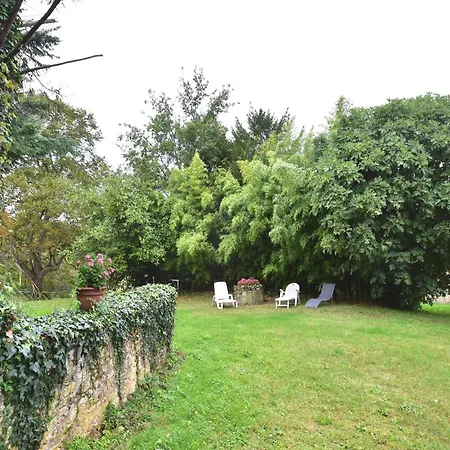 Holiday home Quaint In Berbigui Res Valley Of The Castles At 15min Saint-Germain-de-Belves